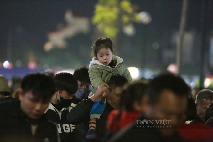 Thousands flock to Bac Ninh festival - 6