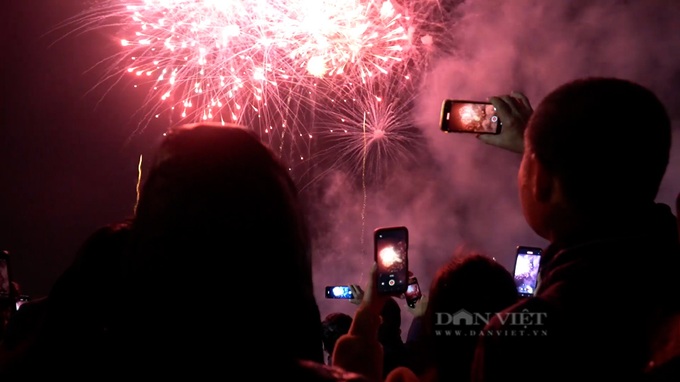 Thousands flock to Bac Ninh festival - 4