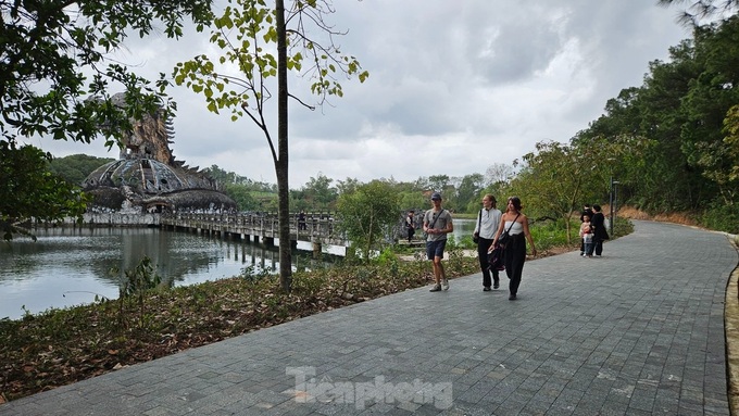 Hue abandoned park gets new look - 4