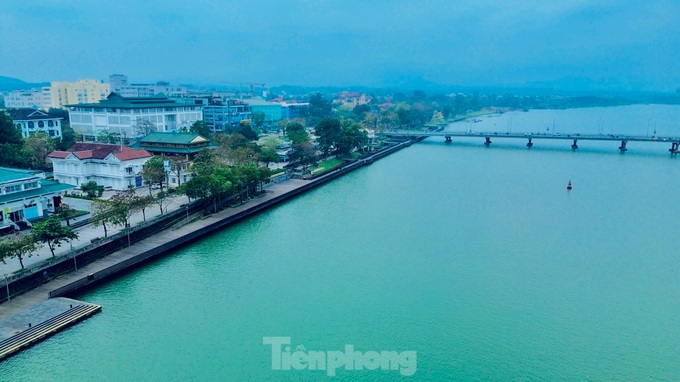 Wooden pedestrian bridge over Huong River deteriorates - 2