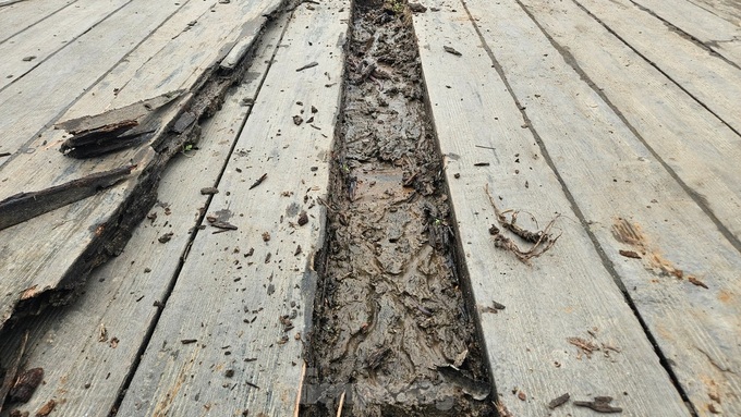 Wooden pedestrian bridge over Huong River deteriorates - 4