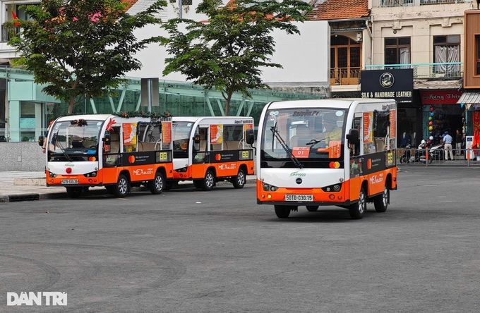 HCM City electric sightseeing vehicles face suspension due to new decree - 1