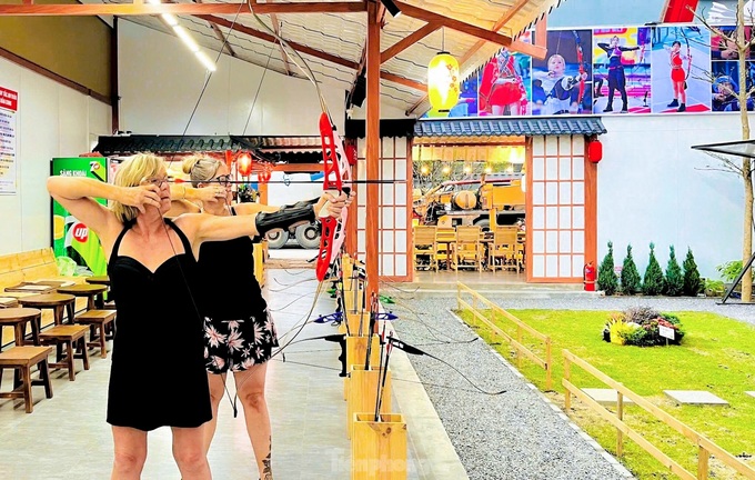 Archery coffee shop in Danang attracts young people - 5