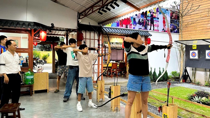 Archery coffee shop in Danang attracts young people - 2