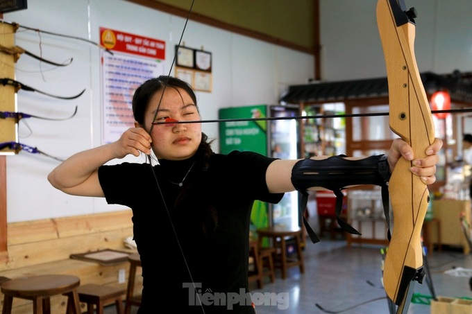 Archery coffee shop in Danang attracts young people - 3