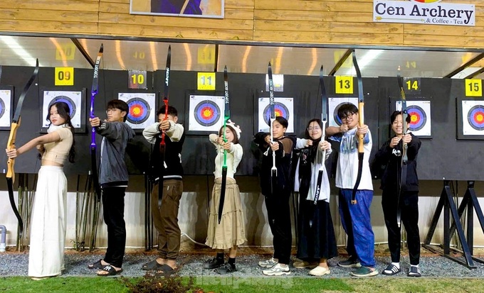 Archery coffee shop in Danang attracts young people - 8