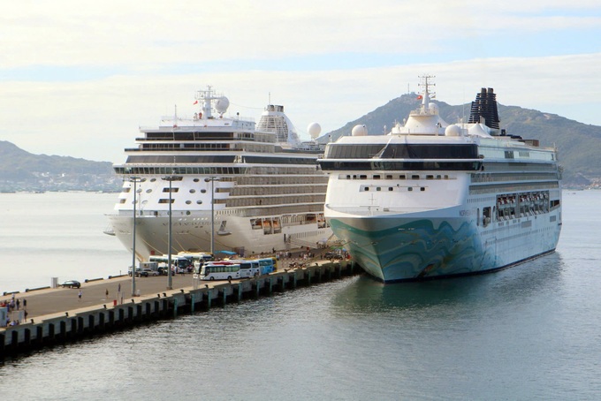 Cruise ships bring thousands to southern central Vietnam - 1