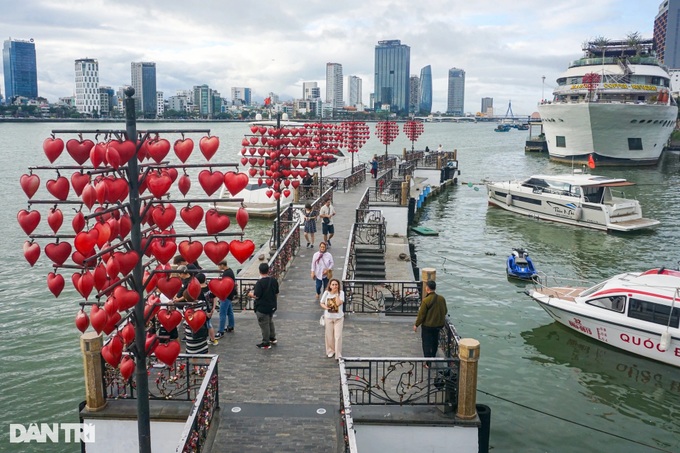 Love lock bridge on Danang river - 1