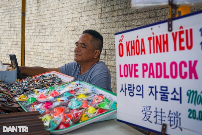 Love lock bridge on Danang river - 8