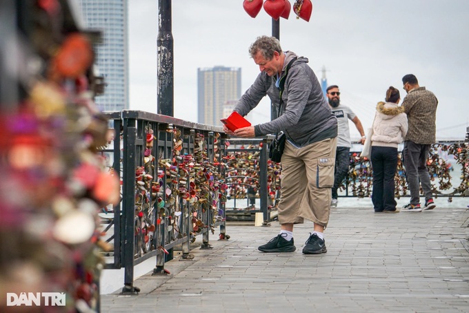 Love lock bridge on Danang river - 7