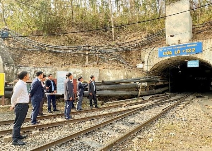 Quang Ninh considers coal mine tourism - 1