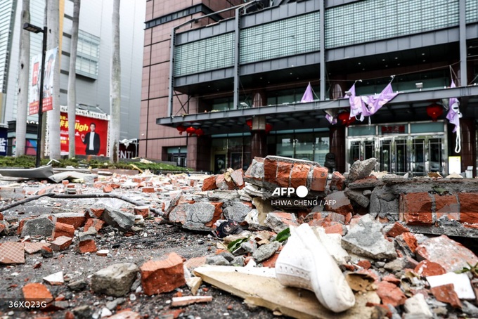 Suspected gas explosion kills four at Taiwan department store - 1