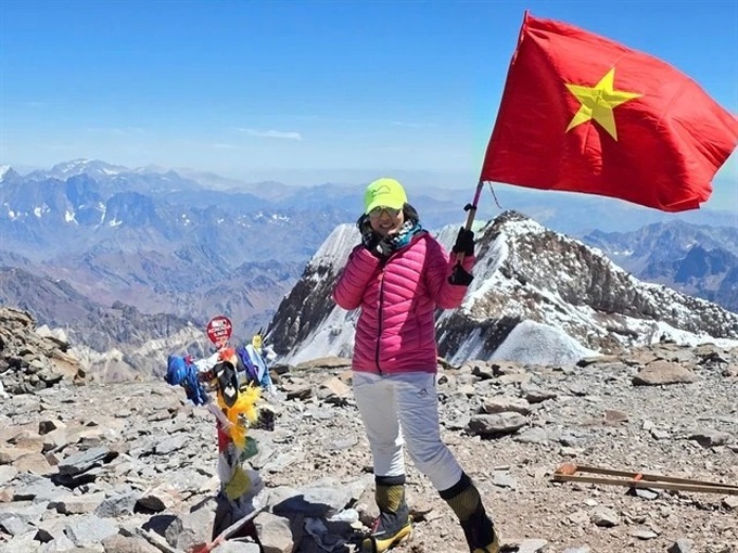 Vietnamese woman conquers highest mountain in the Americas - 1