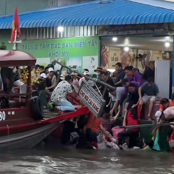 Can Tho Floating Market restaurant suspended after tourist fall - 1