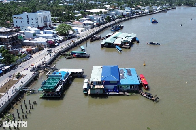 Can Tho Floating Market restaurant suspended after tourist fall - 2