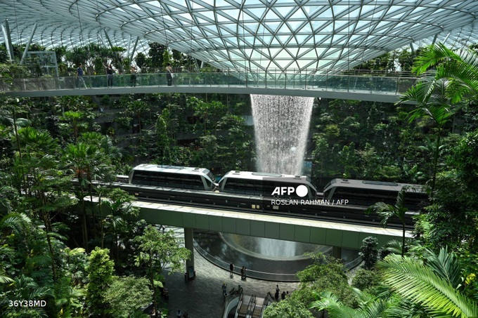 Singapore to fork out billions for Changi airport upgrades - 1