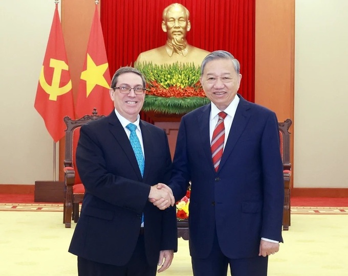 Party chief hosts Cuban top diplomat in Hanoi - 1