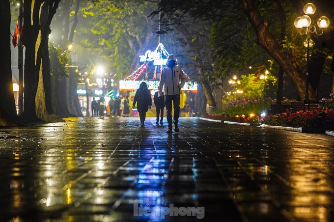 A dreamy Hanoi in drizzling rain and mist - 13