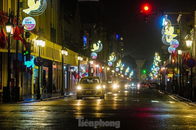 A dreamy Hanoi in drizzling rain and mist - 14