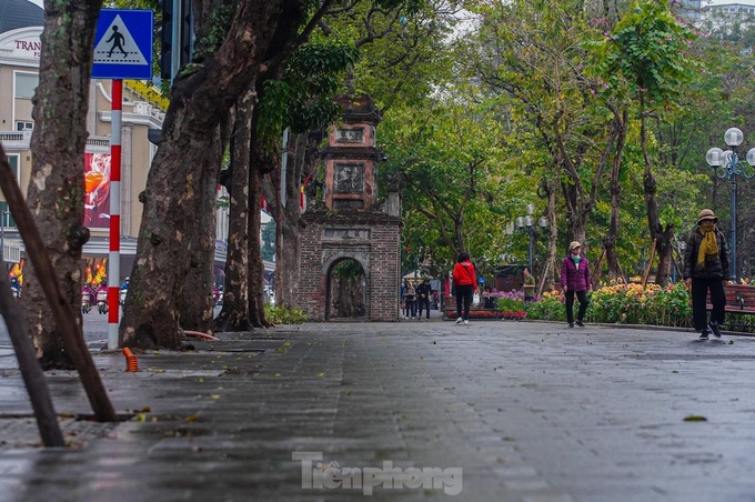 A dreamy Hanoi in drizzling rain and mist - 4