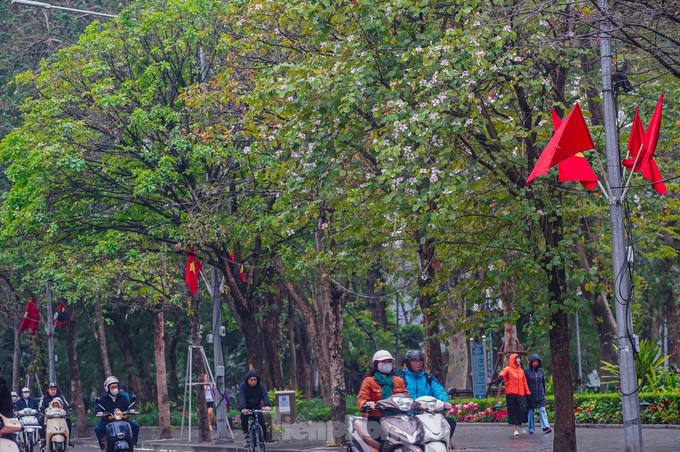 A dreamy Hanoi in drizzling rain and mist - 5