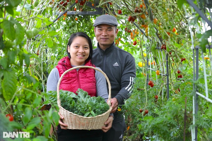 Hanoi family builds rooftop garden - 9