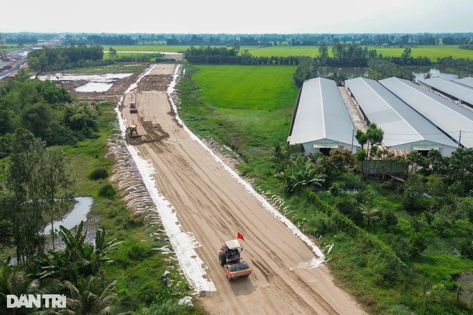 Mekong Delta expressway projects face challenges due to material shortages - 3