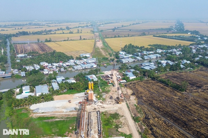 Mekong Delta expressway projects face challenges due to material shortages - 9