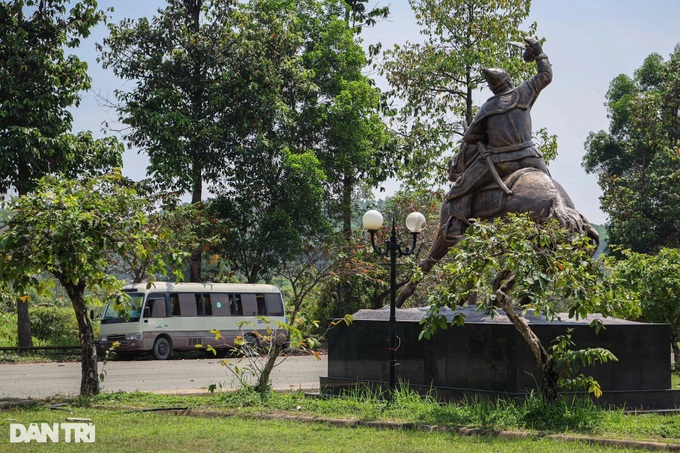 HCM City park remains unfinished after over 20 years - 5