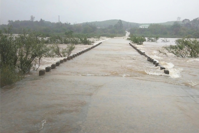 Central localities isolated by unusual flooding - 1