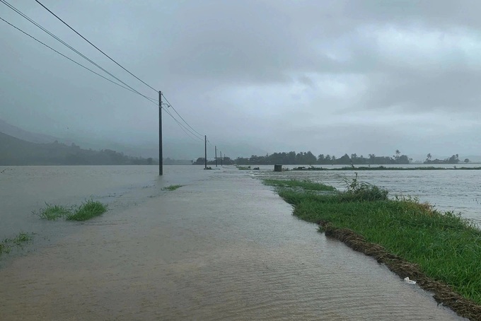 Central localities isolated by unusual flooding - 2