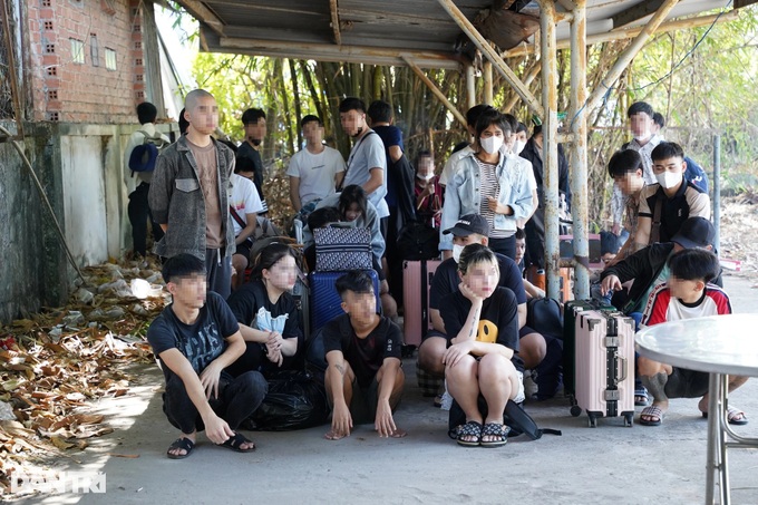 39 Vietnamese citizens rescued from scam companies in Cambodia - 5