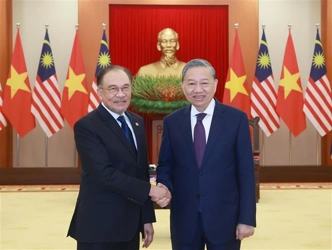 Vietnamese Party chief welcomes Malaysian PM - 1