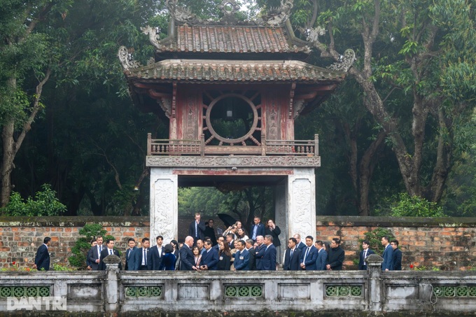 New Zealand PM visits Temple of Literature - 2