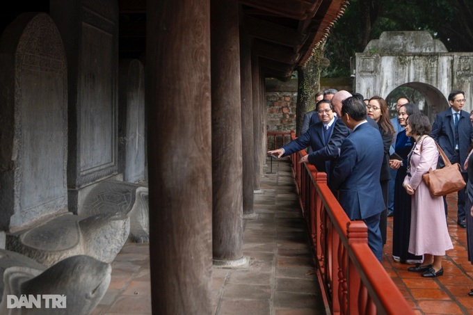 New Zealand PM visits Temple of Literature - 3