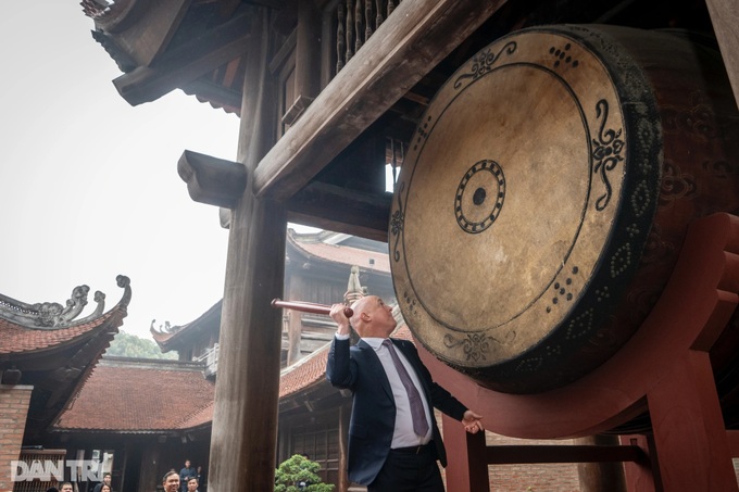 New Zealand PM visits Temple of Literature - 4