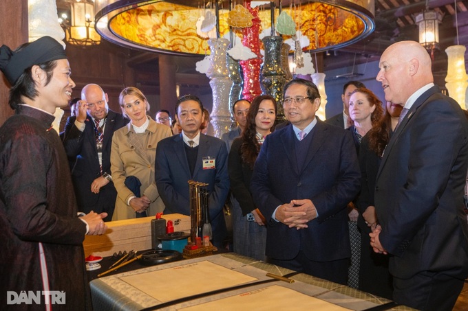 New Zealand PM visits Temple of Literature - 6