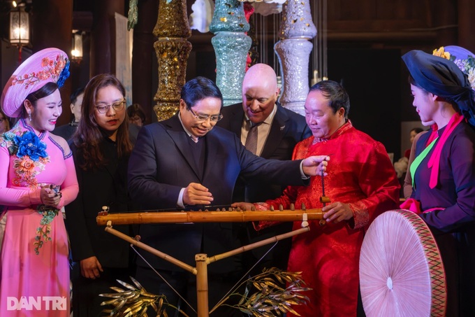 New Zealand PM visits Temple of Literature - 10