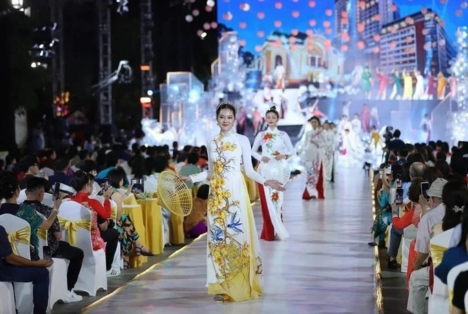 Ao dai festival to feature mass folk dance with 53,000 participants - 1