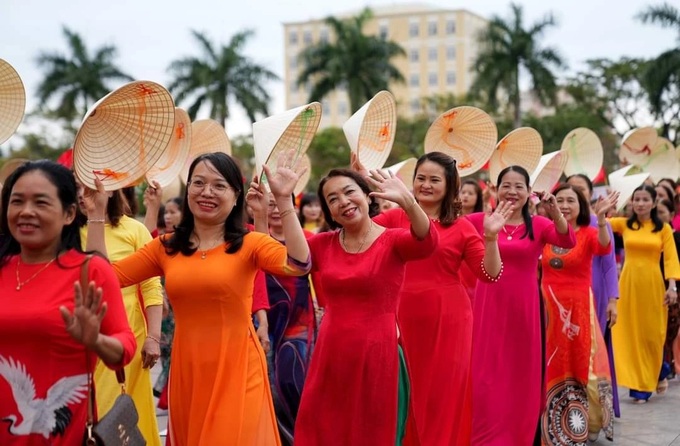 Saigon Zoo offers ticket discounts for visitors in Ao Dai - 1