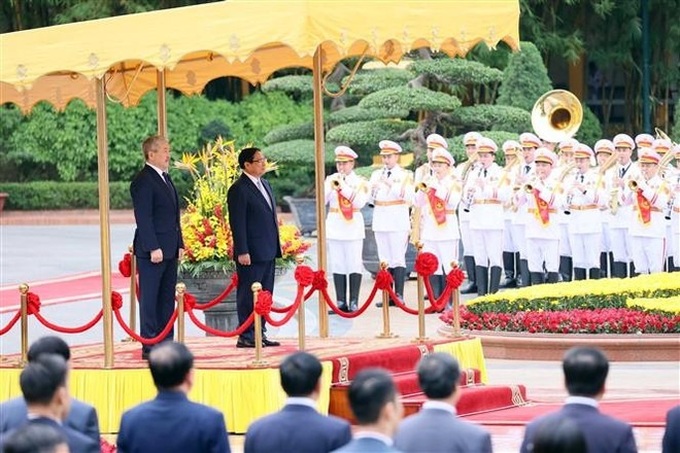 Vietnamese PM hosts welcome ceremony for Kyrgyz counterpart - 2