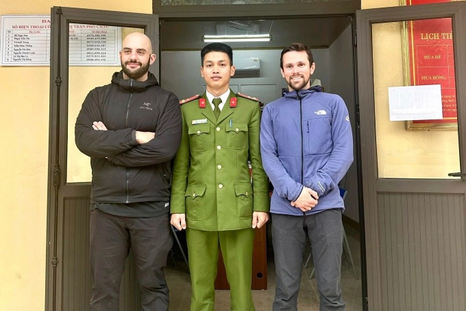 Canadian tourist recovers lost documents in Vietnam - 1 Canadian tourist recovers lost documents in Vietnam - 1