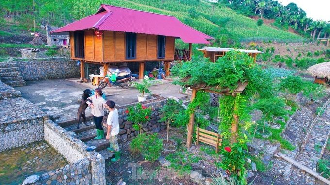 Picturesque farm brings billions in revenue to a young Muong entrepreneur - 1