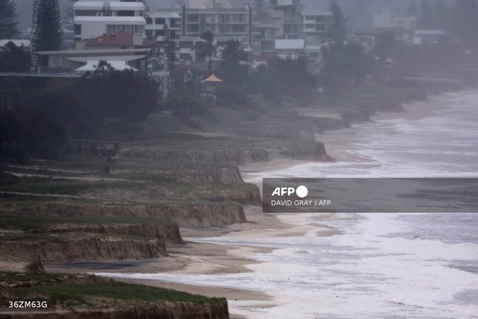 Floods, mass power cuts as wild weather bashes eastern Australia - 1