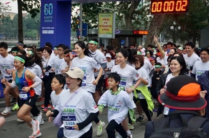 Nearly 2,000 people run in response to Earth Hour 2025 - 1