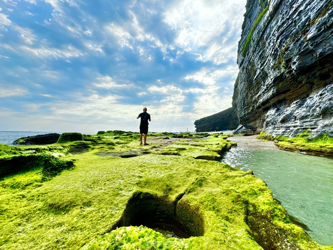 Beauty of Ly Son Island’s moss-covered rocks - 1