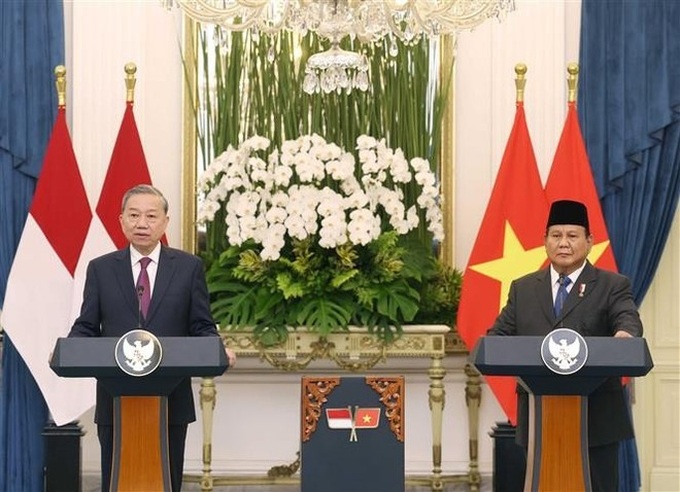 Vietnamese Party leader, Indonesian President co-chair press meeting - 2