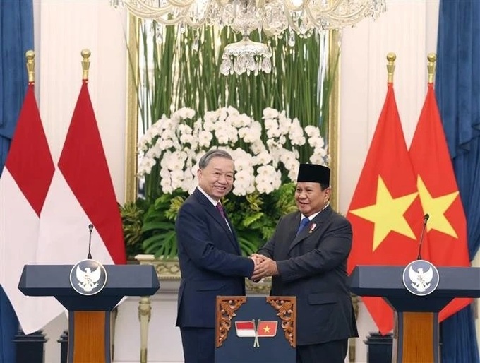 Vietnamese Party leader, Indonesian President co-chair press meeting - 1