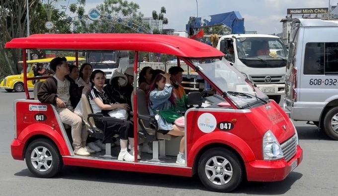 Da Lat resumes electric tourist vehicle service - 1