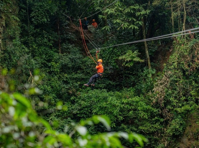 Phong Nha-Ke Bang sinkhole zipline opens - 1